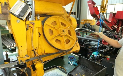 如何解决宜州卧式金属带锯床切削时出现的断带现象？