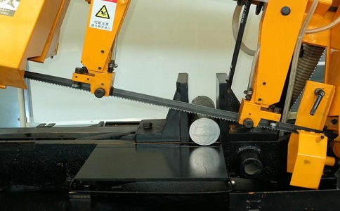 宜州数控带锯床自动送料精度会出现偏差吗？