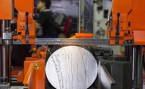 宜州立式金属带锯床切削出现跑带故障解决方法！